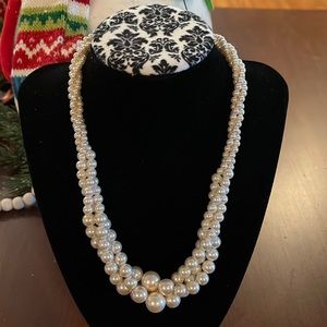 NWT Roman 3 strand twist pearl necklace